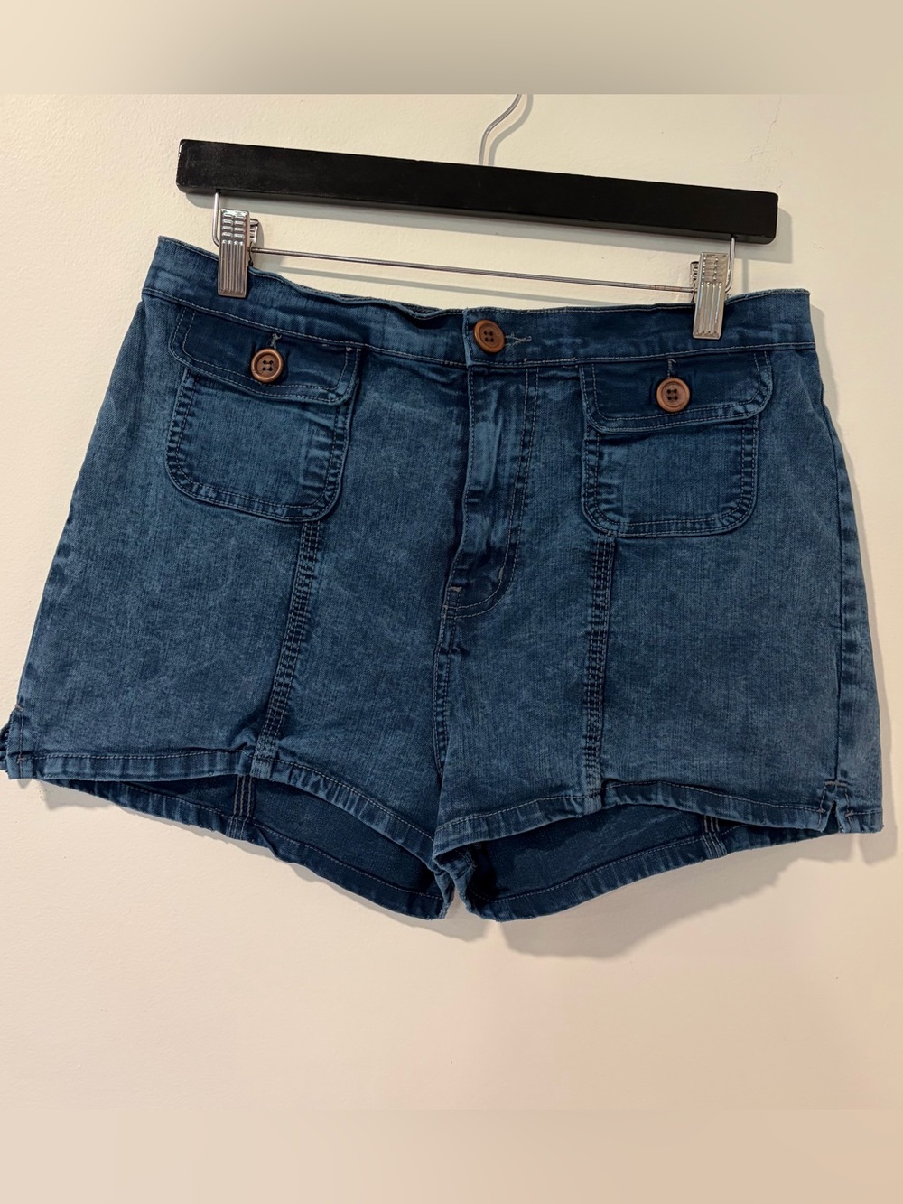 Urban outfitters lux indigo acid wash shorts 2”